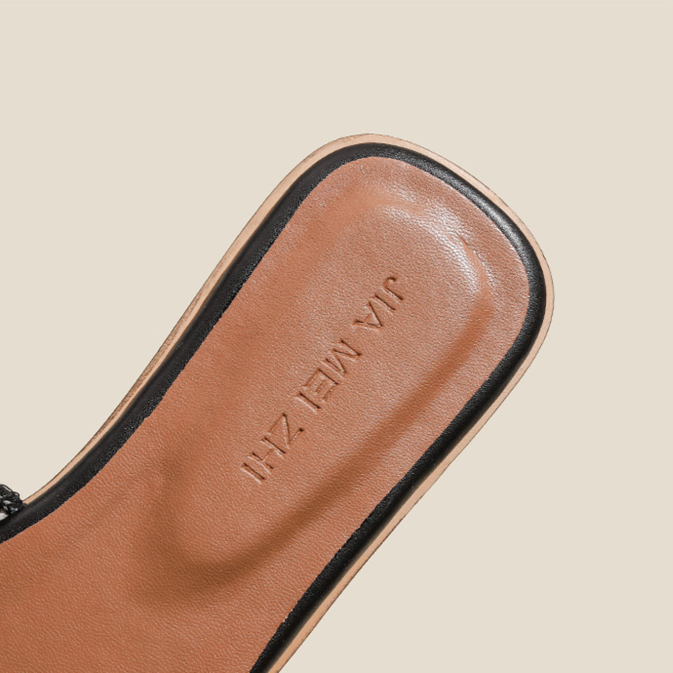 Savrani™ | ELEGANT CHARM